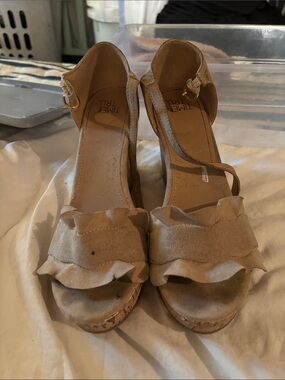 Time and Tru Womens Beige Ruffle Espadrille Wedge Sandals